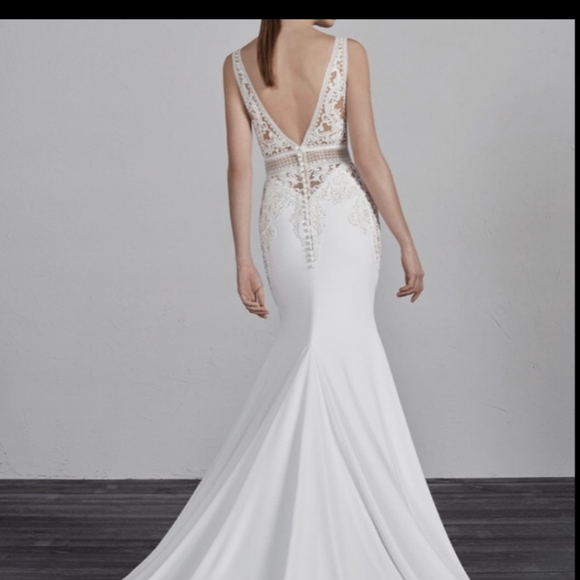 Pronovias Wedding Dress - Picture 2 of 13